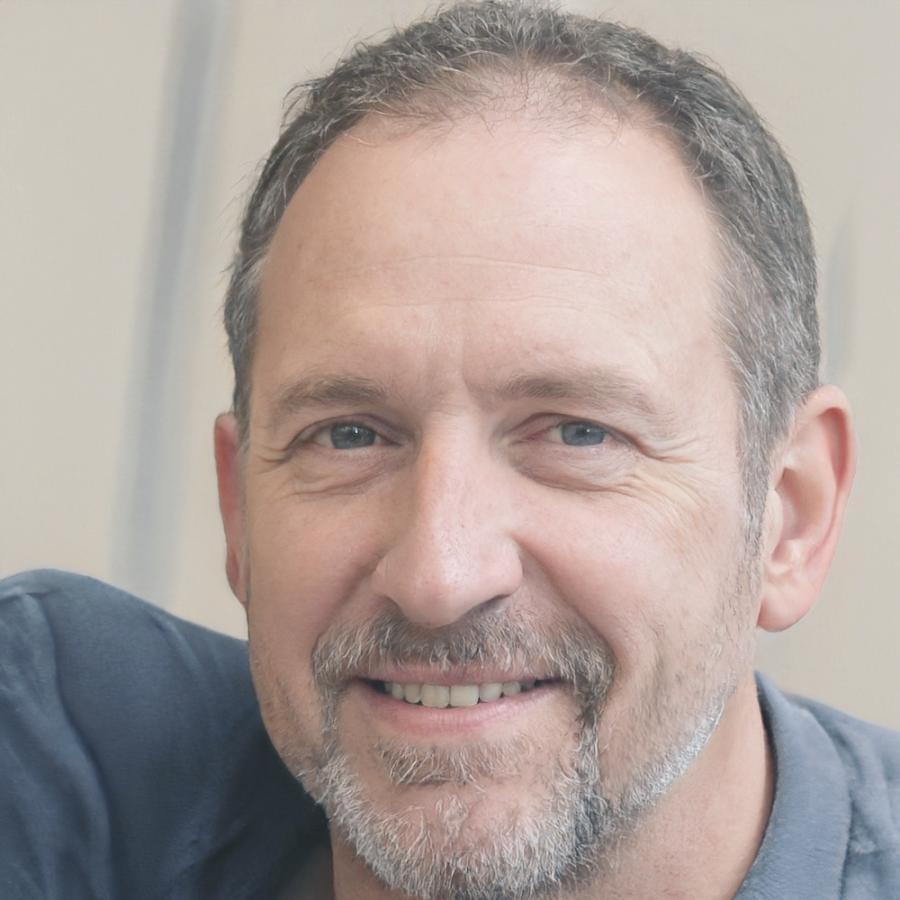 Dr. Thomas Müller - Leitender Finanzexperte